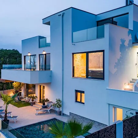 Beautiful In With Sauna Zara