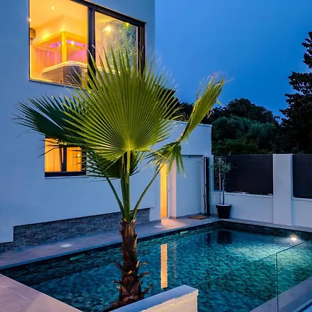 Vakantiehuis Beautiful In With Sauna *