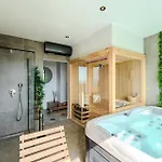 Будинок відпочинку Beautiful In With Sauna